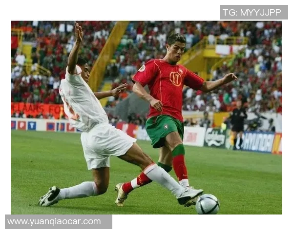 足球球星经典过人技巧解析：从梅西到C罗的精妙瞬间与战术运用