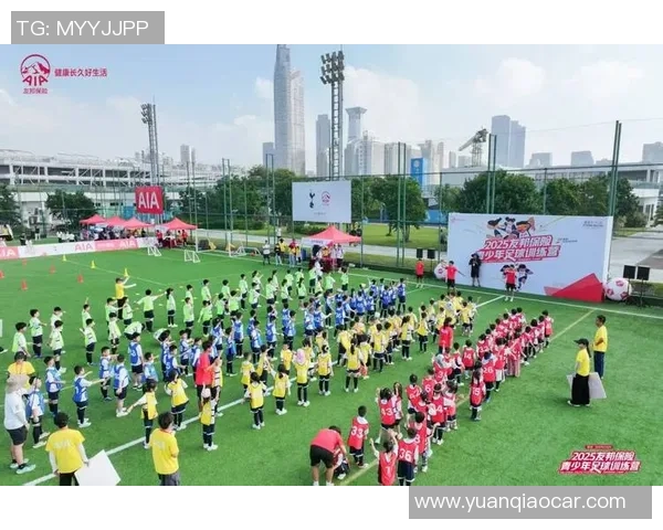 顶级球星亲自指导青少年足球技能提升训练营盛大开启